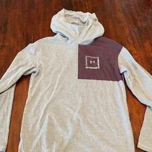 Boys Under Armour Size YTH Medium Tshirt Hoodie